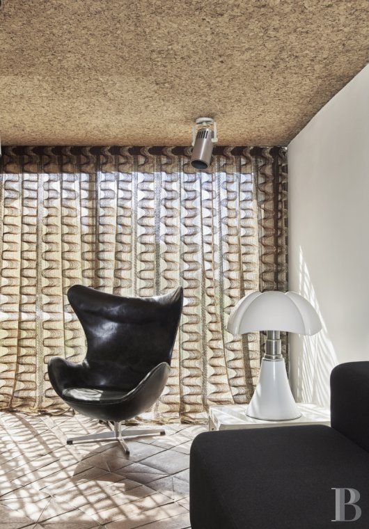 An architect-designed villa built in the 1970s near Arles, in Bouches-du-Rhône - photo  n°27